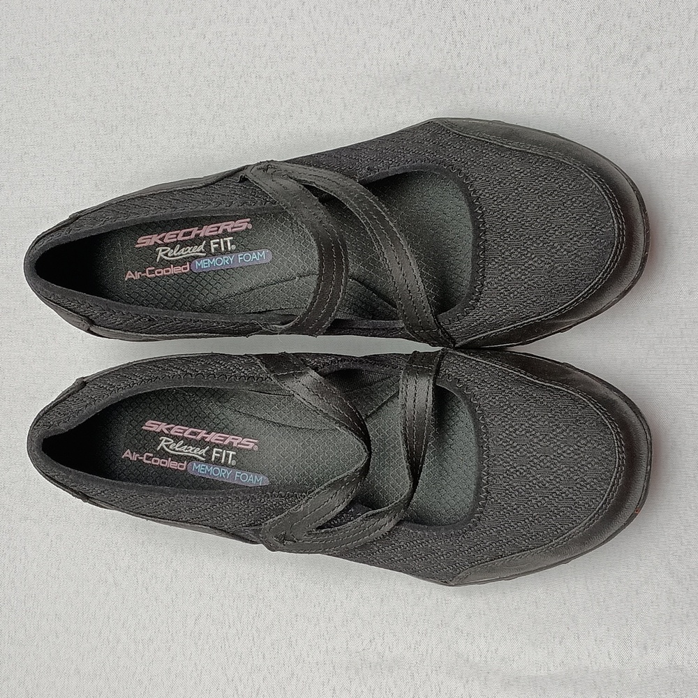 Skechers Breathe Easy In Good Spirits Relaxed Fit Mary Janes - Picture 1 of 4